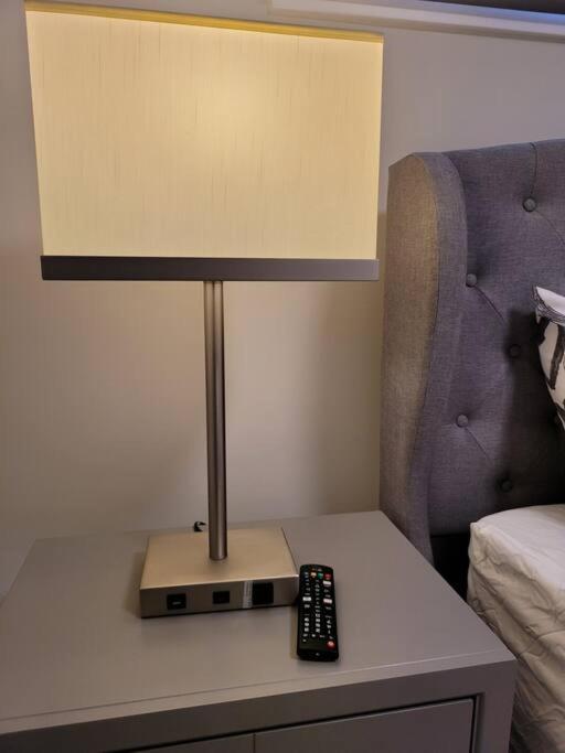 Luxury One Bedroom ウィニペグ エクステリア 写真