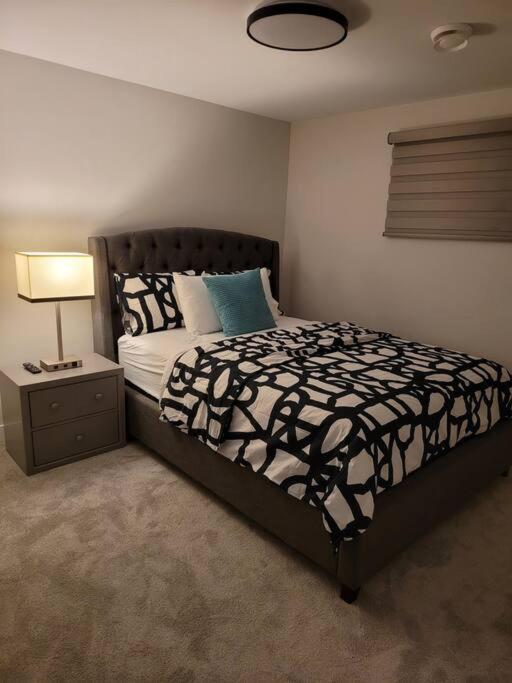 Luxury One Bedroom ウィニペグ エクステリア 写真